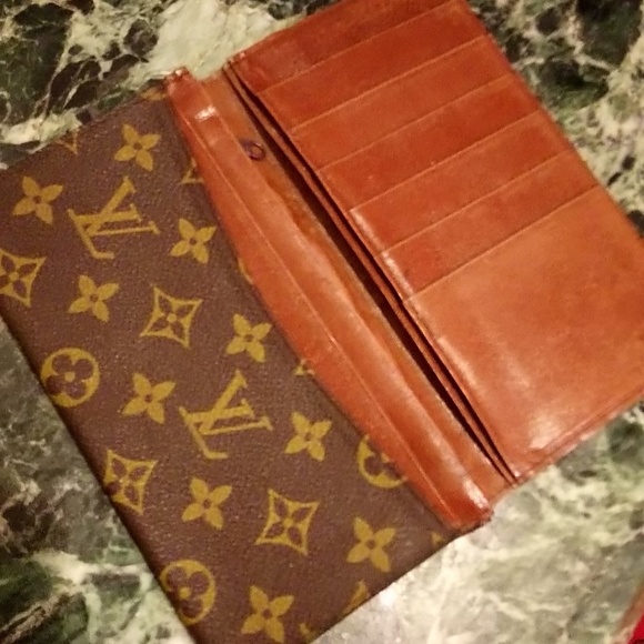 LARGE VINTAGE LV WALLET - Picture 2 of 3